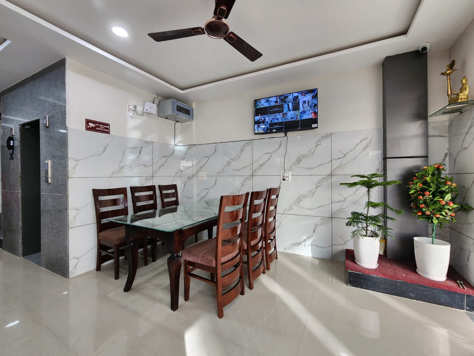 Luxury Room Suite Interior - Hotel The Orchid Plaza